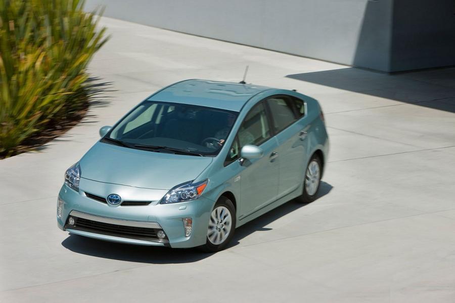  Toyota Prius Plug-In Hybrid 2012 года  (фото 25 из 75)